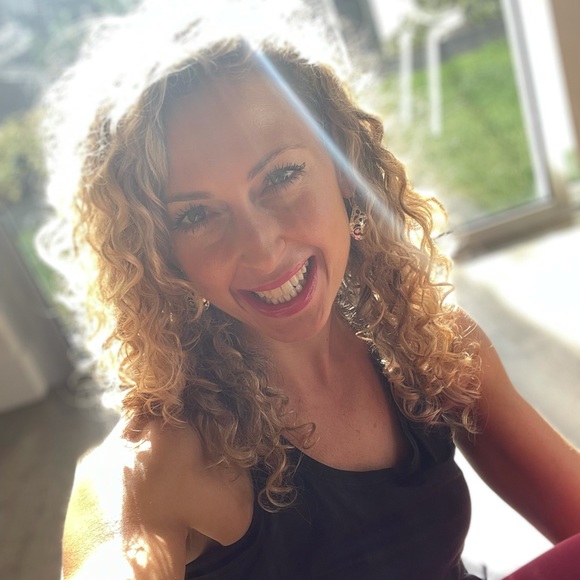 Meet your Posher, Stefanie - Picture 1 of 1